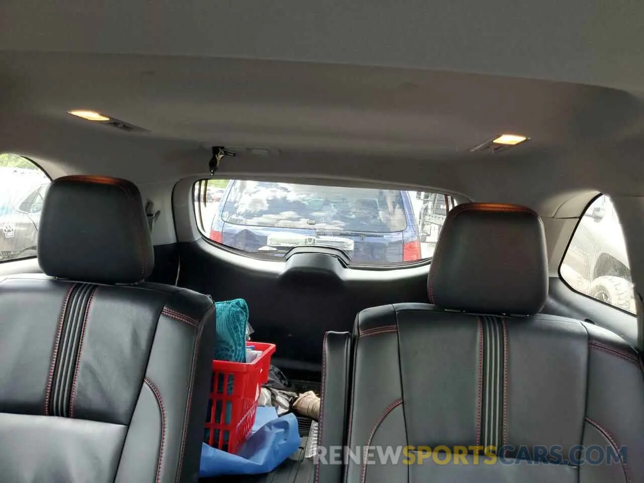 10 Photograph of a damaged car 5TDJZRFH5KS980790 TOYOTA HIGHLANDER 2019