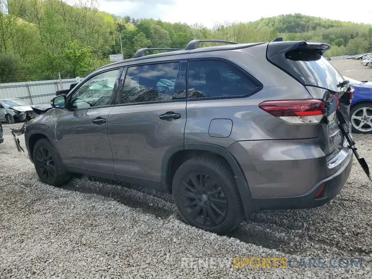 2 Photograph of a damaged car 5TDJZRFH5KS980790 TOYOTA HIGHLANDER 2019