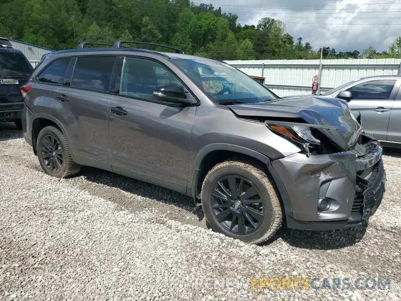 4 Photograph of a damaged car 5TDJZRFH5KS980790 TOYOTA HIGHLANDER 2019