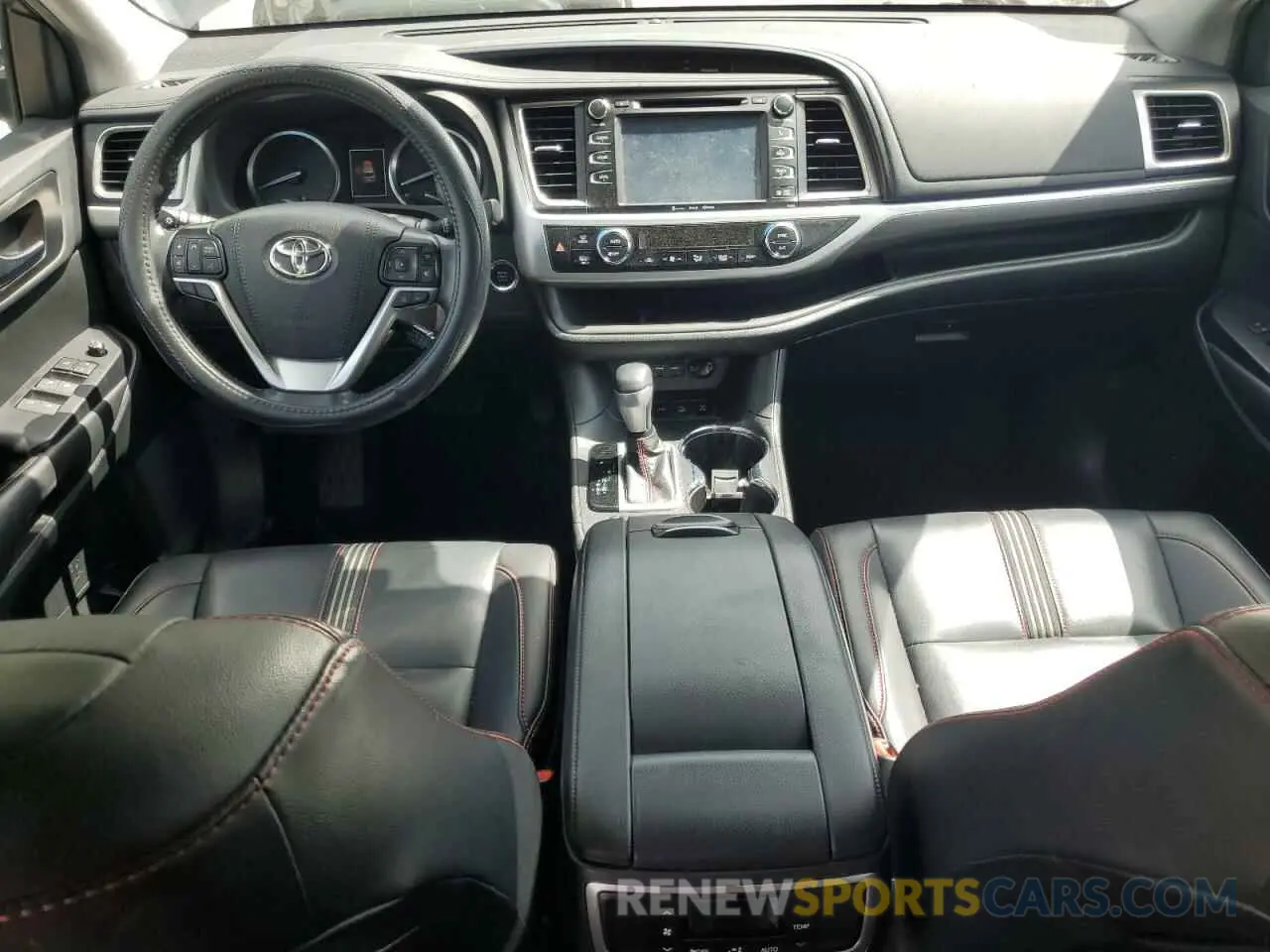 8 Photograph of a damaged car 5TDJZRFH5KS980790 TOYOTA HIGHLANDER 2019