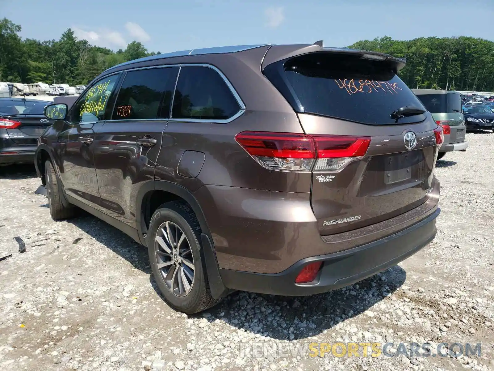 3 Photograph of a damaged car 5TDJZRFH5KS983270 TOYOTA HIGHLANDER 2019