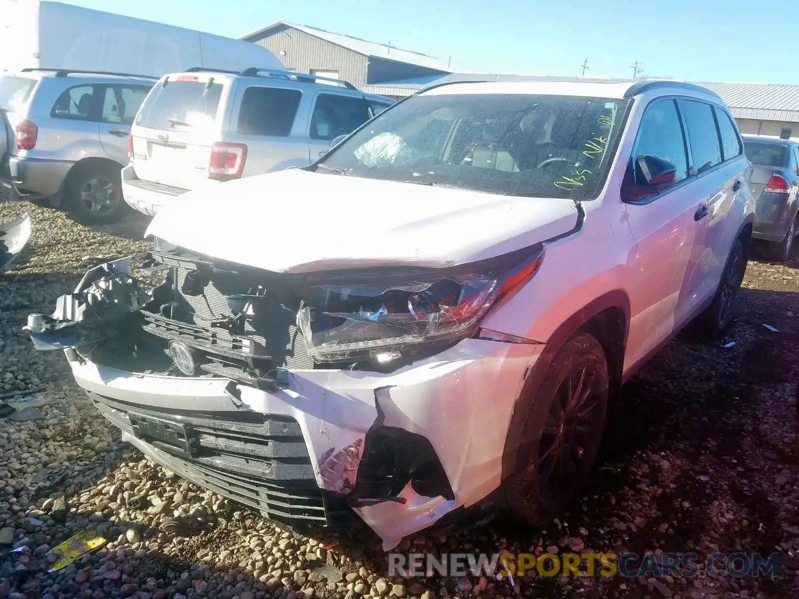 2 Photograph of a damaged car 5TDJZRFH5KS987223 TOYOTA HIGHLANDER 2019