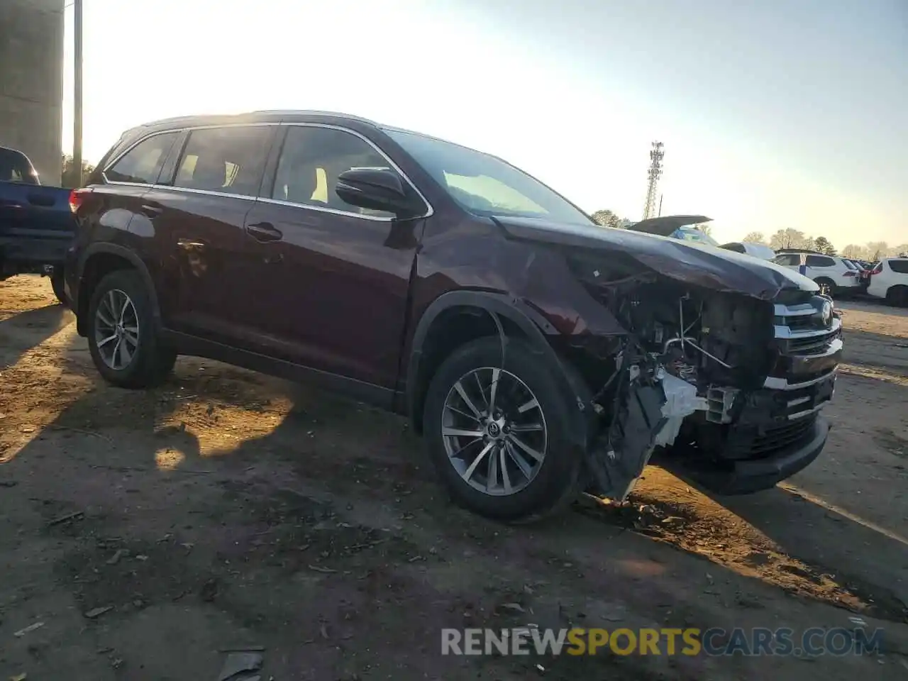 4 Photograph of a damaged car 5TDJZRFH5KS996102 TOYOTA HIGHLANDER 2019