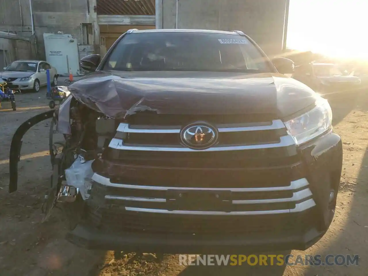 5 Photograph of a damaged car 5TDJZRFH5KS996102 TOYOTA HIGHLANDER 2019