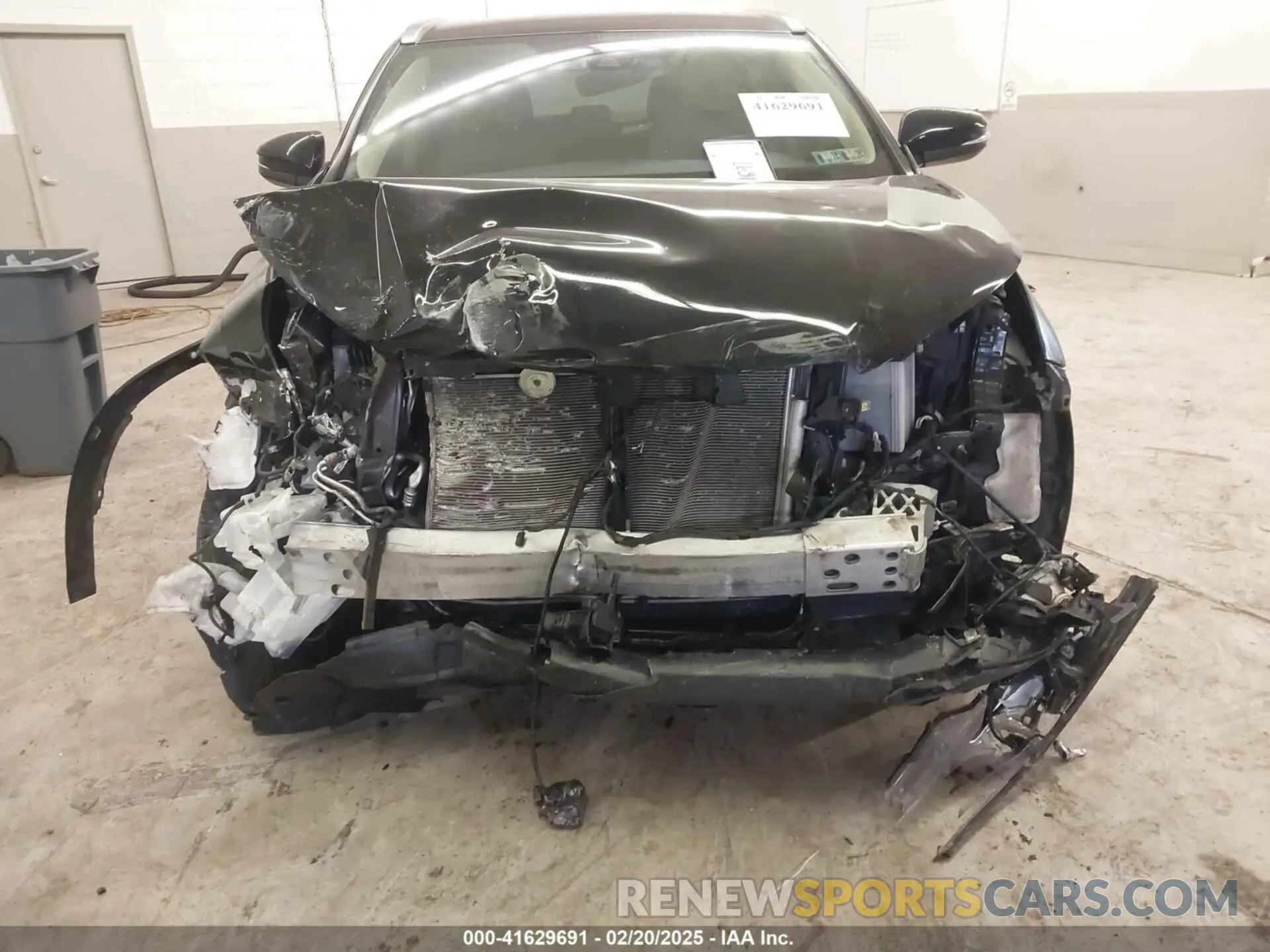 6 Photograph of a damaged car 5TDJZRFH5KS996424 TOYOTA HIGHLANDER 2019