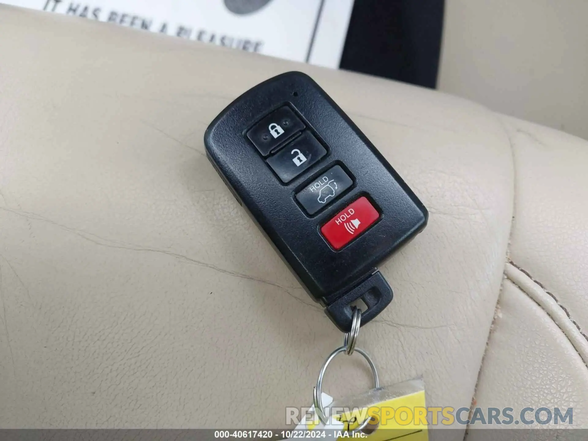 11 Photograph of a damaged car 5TDJZRFH6KS562772 TOYOTA HIGHLANDER 2019