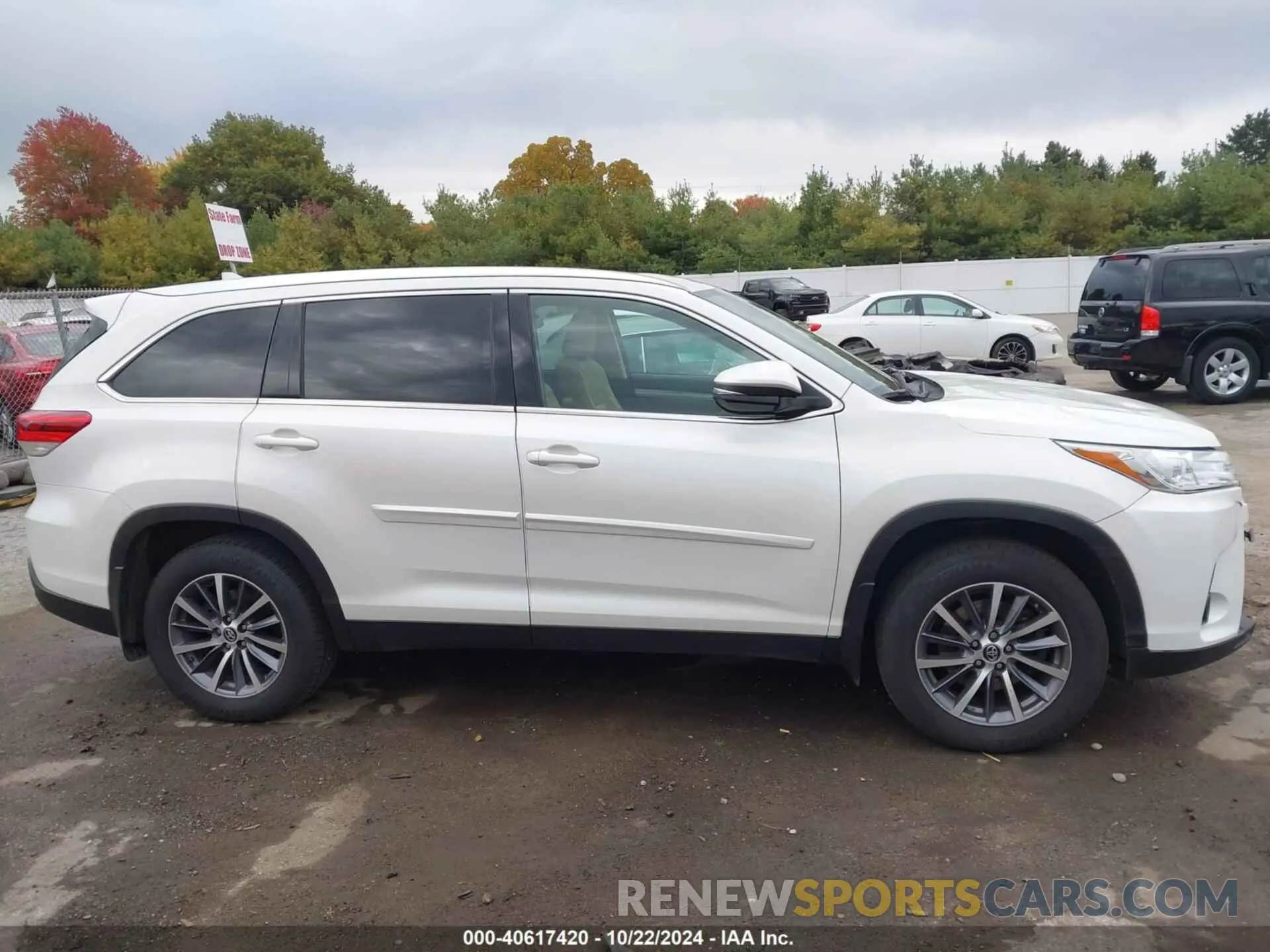14 Photograph of a damaged car 5TDJZRFH6KS562772 TOYOTA HIGHLANDER 2019