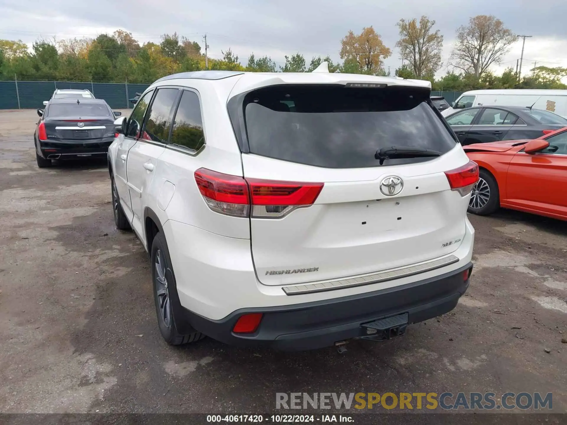 3 Photograph of a damaged car 5TDJZRFH6KS562772 TOYOTA HIGHLANDER 2019