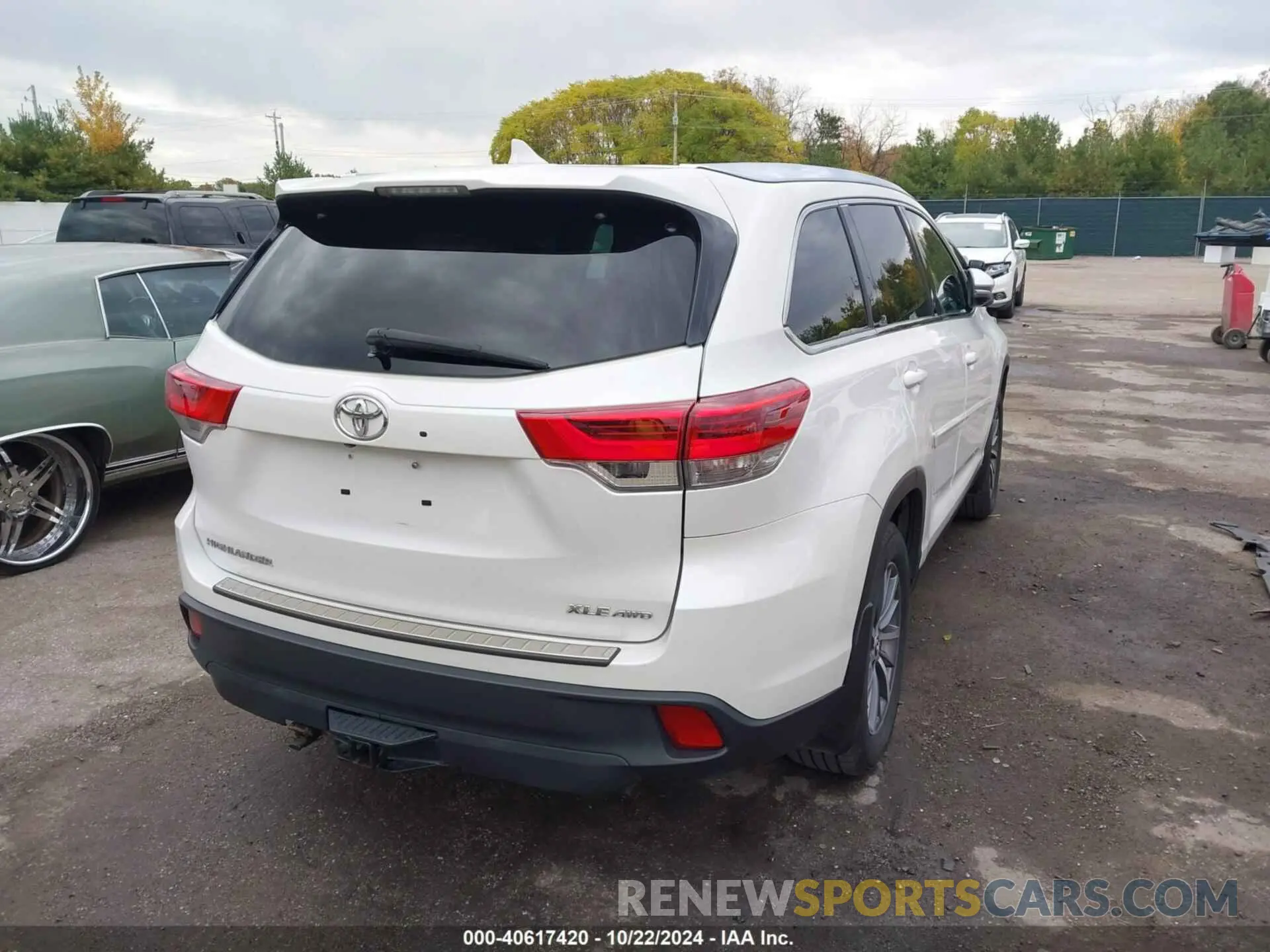 4 Photograph of a damaged car 5TDJZRFH6KS562772 TOYOTA HIGHLANDER 2019