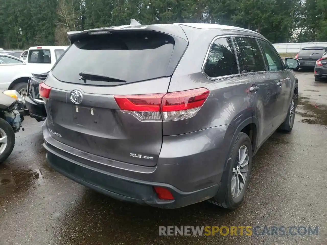 4 Photograph of a damaged car 5TDJZRFH6KS565199 TOYOTA HIGHLANDER 2019