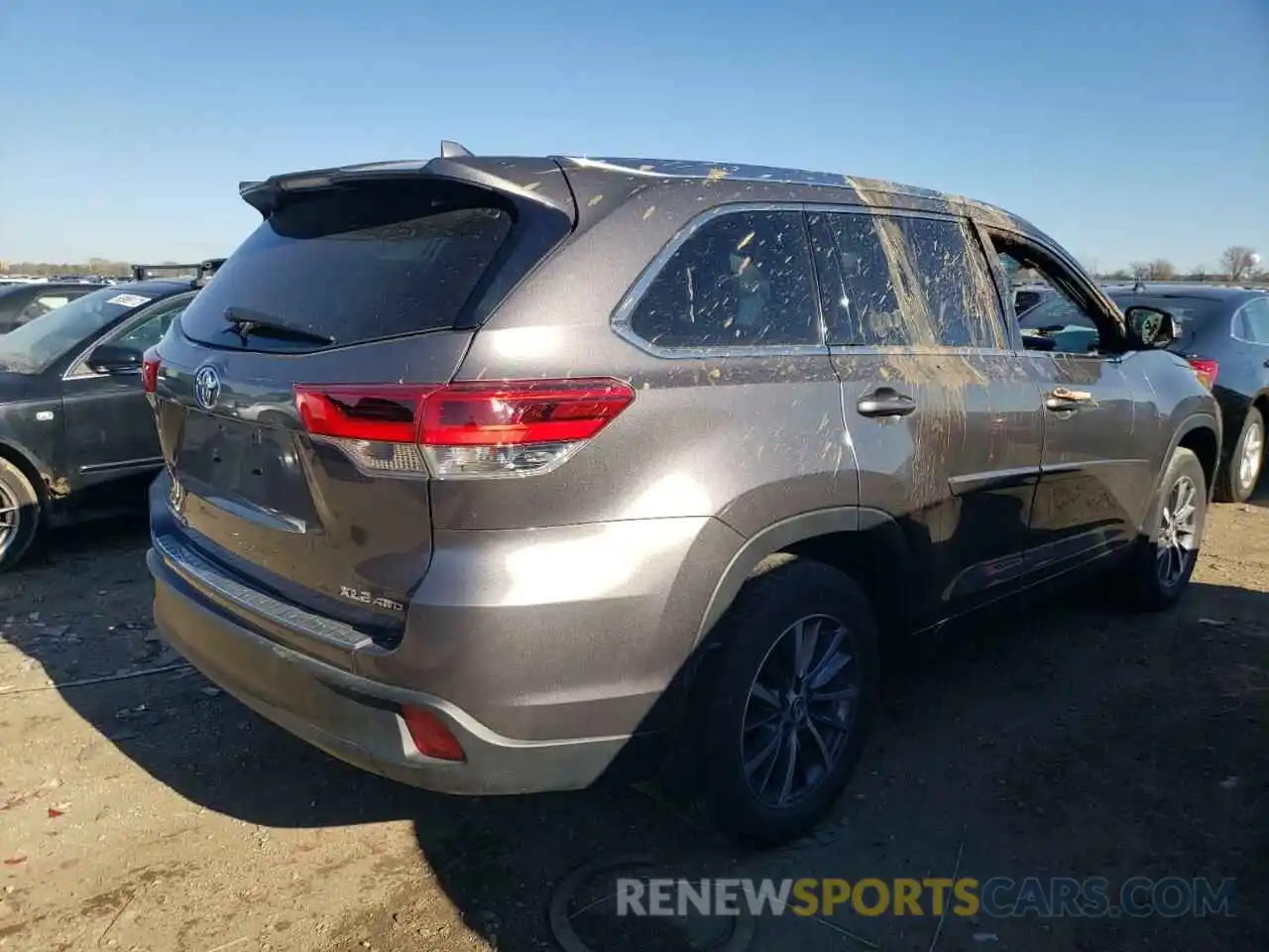 3 Photograph of a damaged car 5TDJZRFH6KS576526 TOYOTA HIGHLANDER 2019