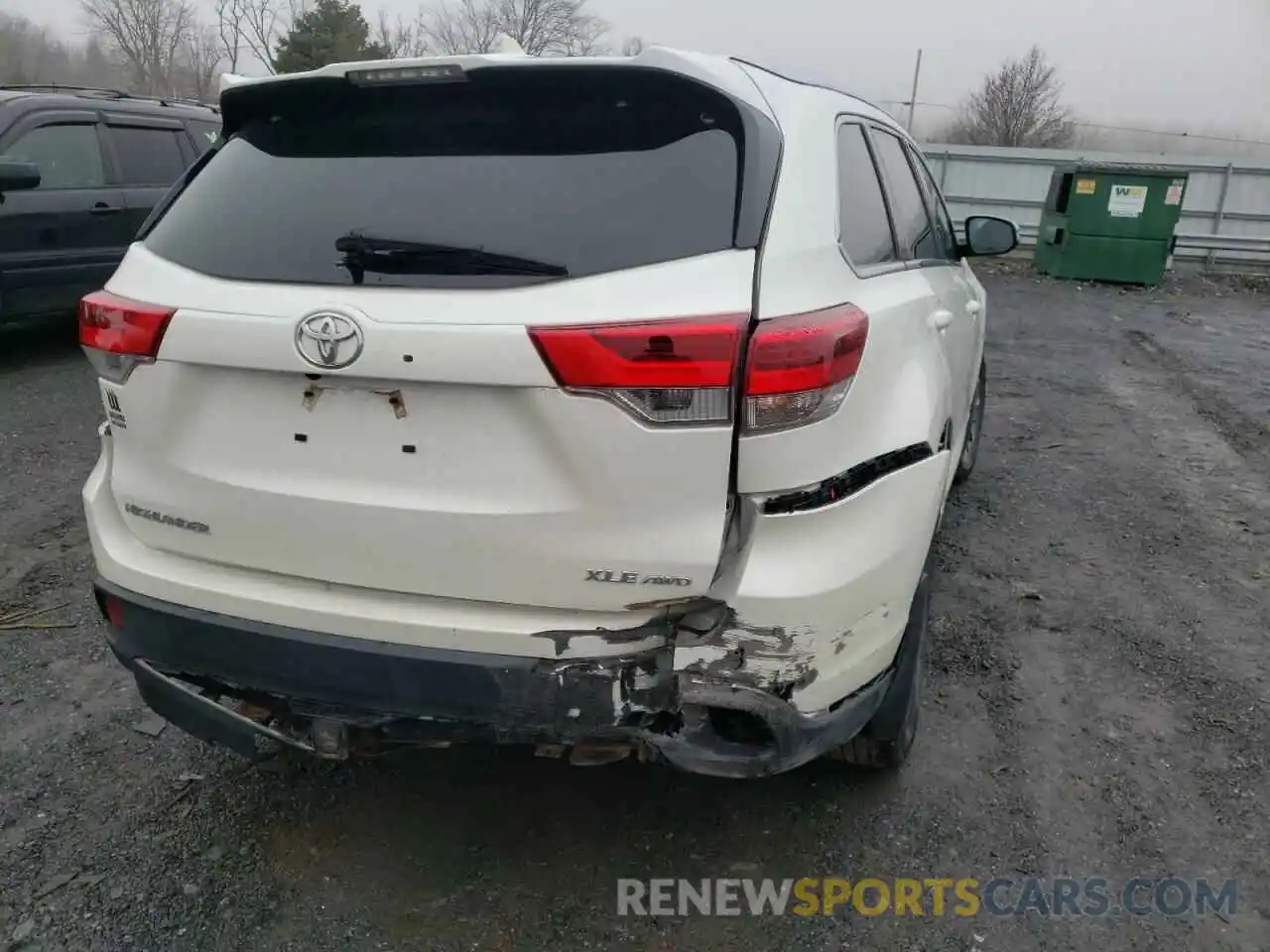 4 Photograph of a damaged car 5TDJZRFH6KS578227 TOYOTA HIGHLANDER 2019