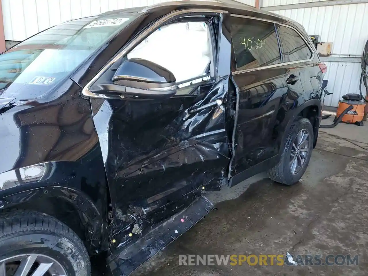 10 Photograph of a damaged car 5TDJZRFH6KS579524 TOYOTA HIGHLANDER 2019