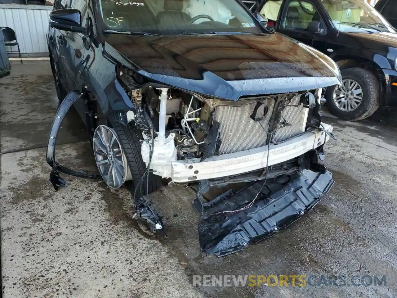 9 Photograph of a damaged car 5TDJZRFH6KS579524 TOYOTA HIGHLANDER 2019