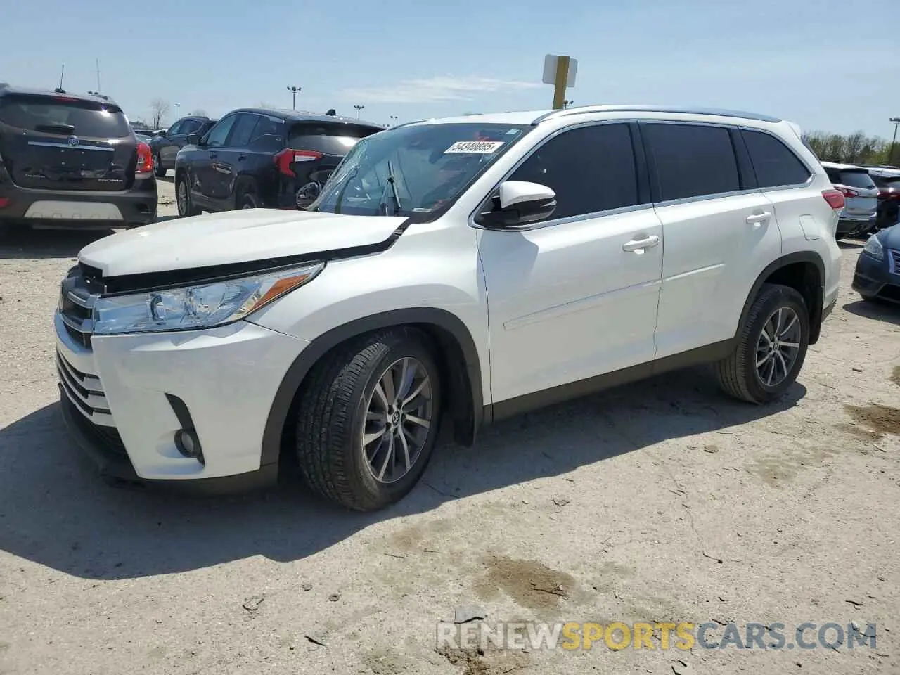 1 Photograph of a damaged car 5TDJZRFH6KS579801 TOYOTA HIGHLANDER 2019