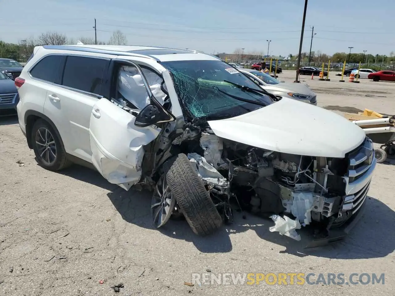 4 Photograph of a damaged car 5TDJZRFH6KS579801 TOYOTA HIGHLANDER 2019