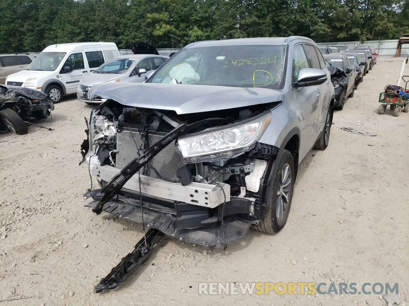 2 Photograph of a damaged car 5TDJZRFH6KS580933 TOYOTA HIGHLANDER 2019