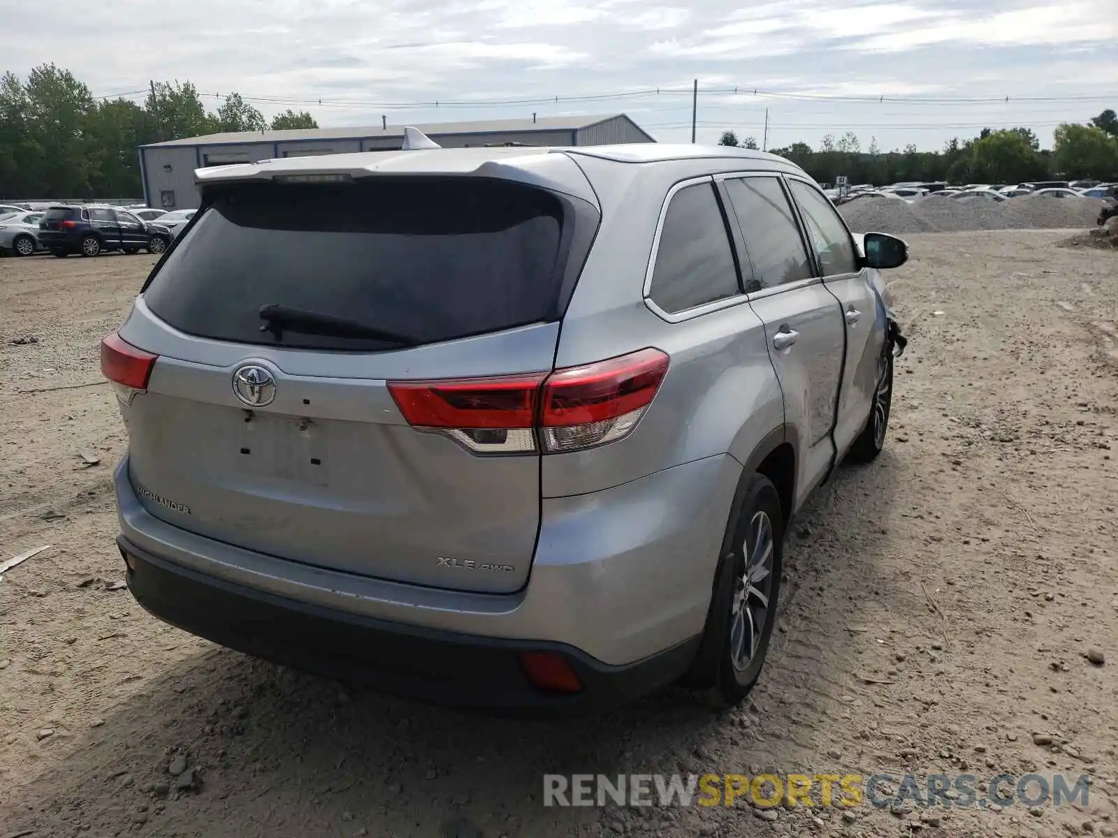 4 Photograph of a damaged car 5TDJZRFH6KS580933 TOYOTA HIGHLANDER 2019