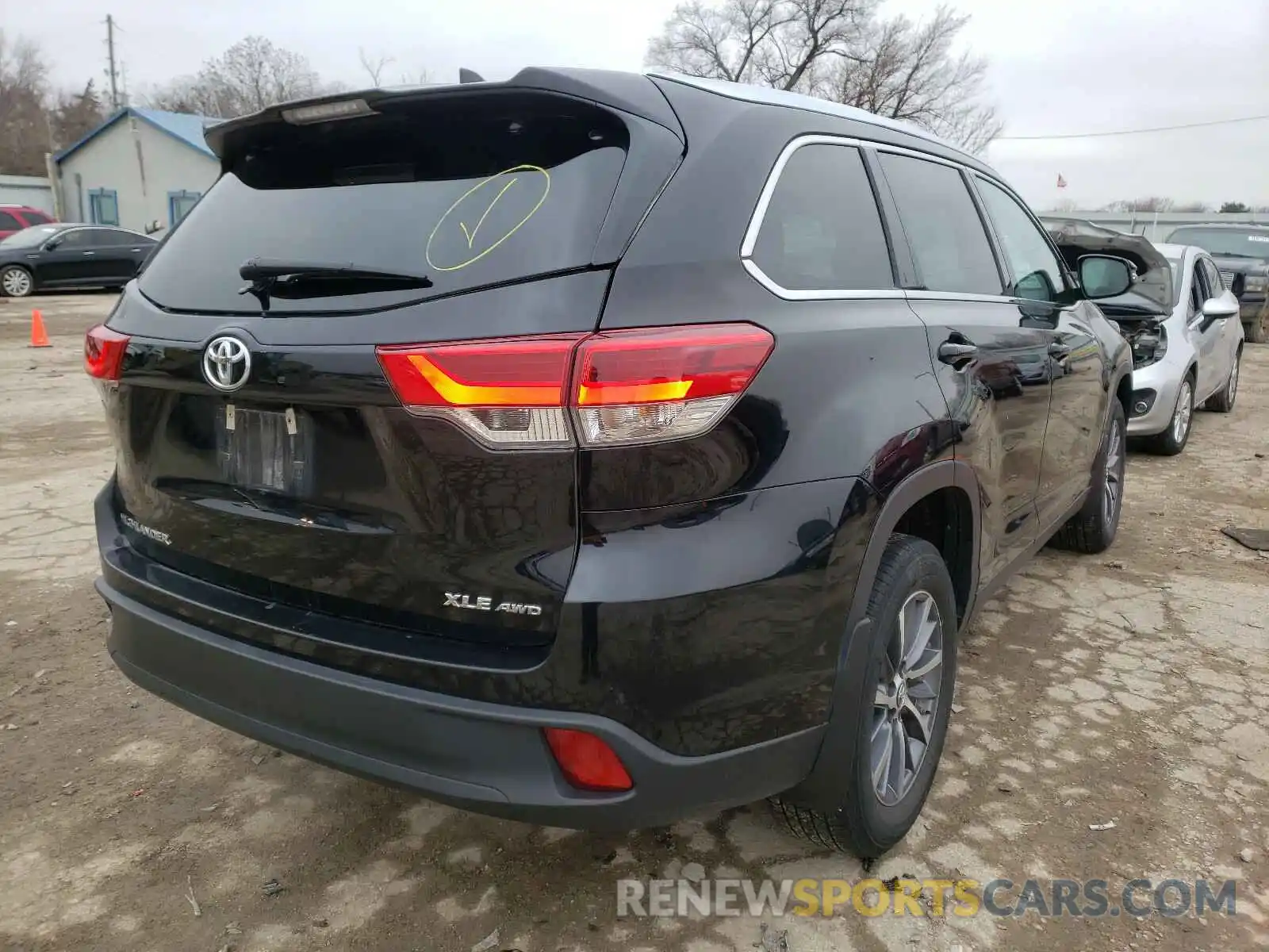 4 Photograph of a damaged car 5TDJZRFH6KS581791 TOYOTA HIGHLANDER 2019