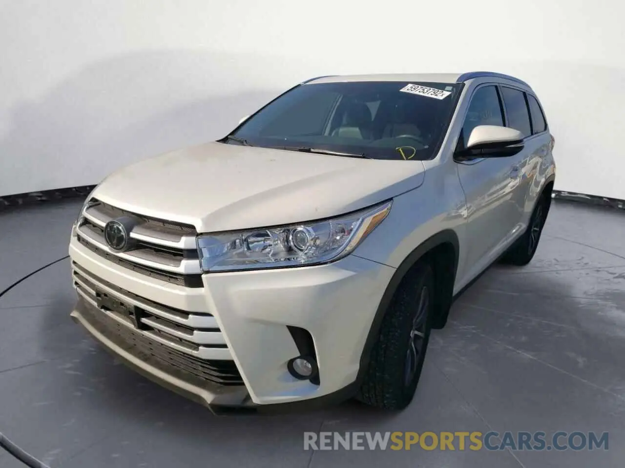 2 Photograph of a damaged car 5TDJZRFH6KS582357 TOYOTA HIGHLANDER 2019