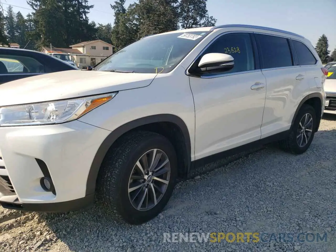 9 Photograph of a damaged car 5TDJZRFH6KS582357 TOYOTA HIGHLANDER 2019