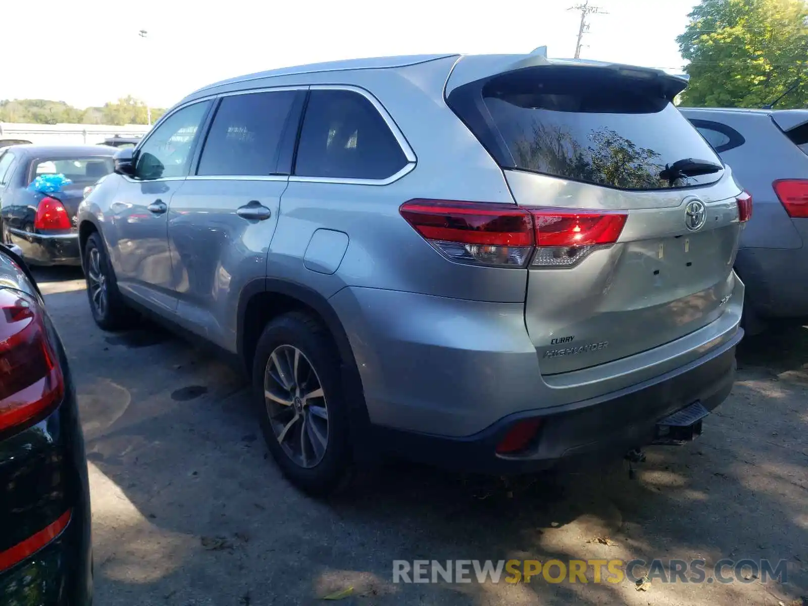 3 Photograph of a damaged car 5TDJZRFH6KS582682 TOYOTA HIGHLANDER 2019