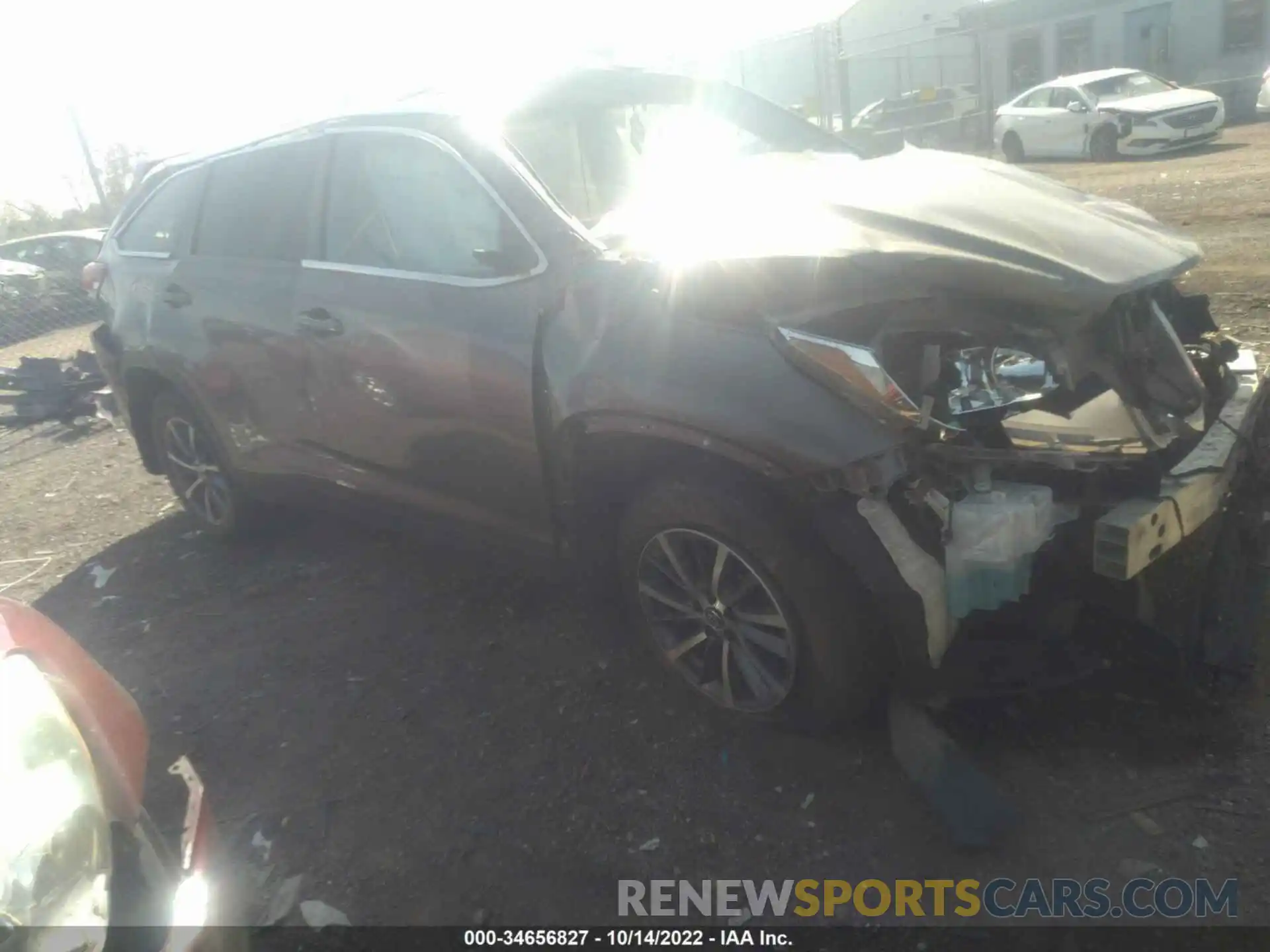 1 Photograph of a damaged car 5TDJZRFH6KS583721 TOYOTA HIGHLANDER 2019