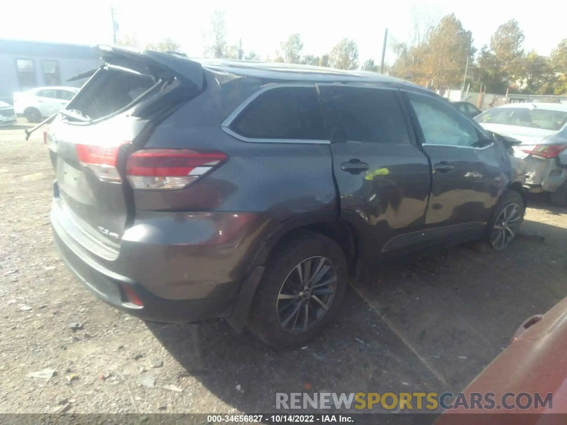 4 Photograph of a damaged car 5TDJZRFH6KS583721 TOYOTA HIGHLANDER 2019