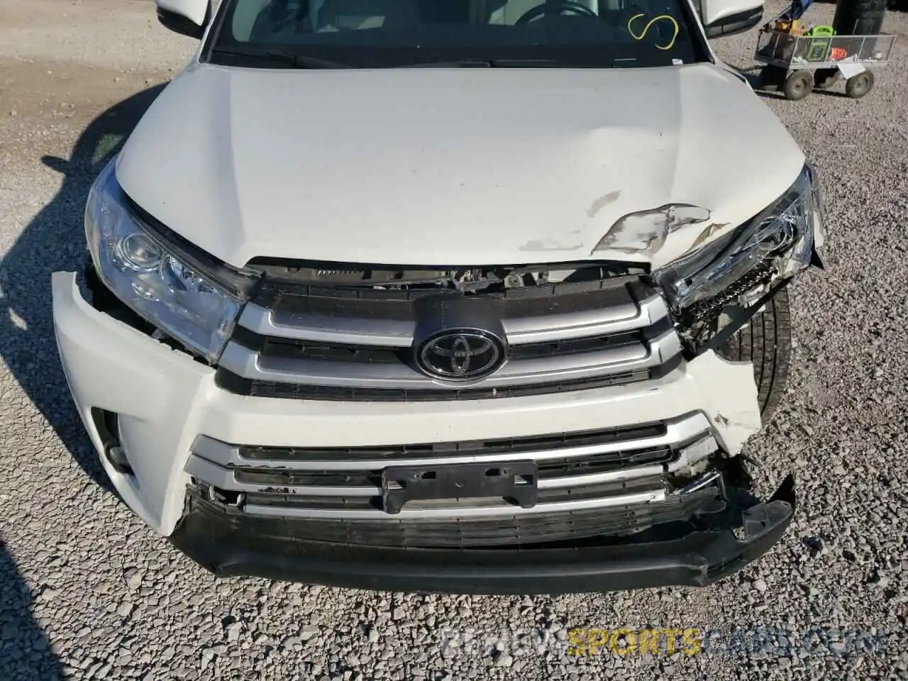 7 Photograph of a damaged car 5TDJZRFH6KS585565 TOYOTA HIGHLANDER 2019