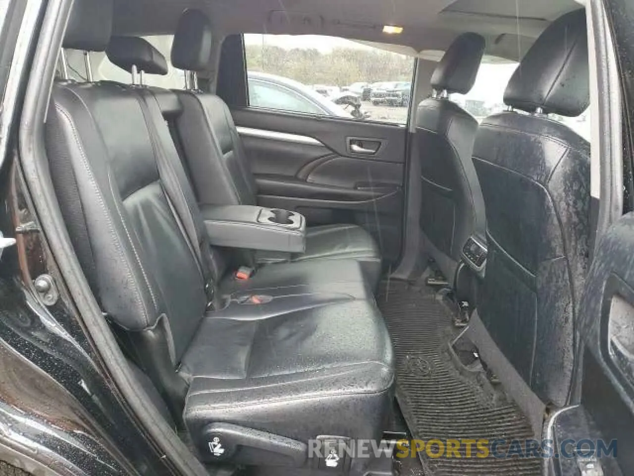 10 Photograph of a damaged car 5TDJZRFH6KS587607 TOYOTA HIGHLANDER 2019