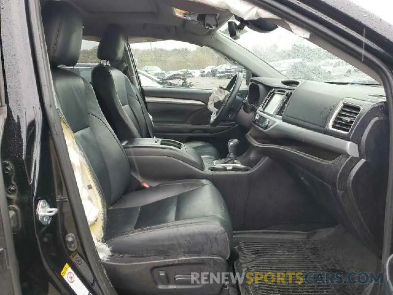 7 Photograph of a damaged car 5TDJZRFH6KS587607 TOYOTA HIGHLANDER 2019