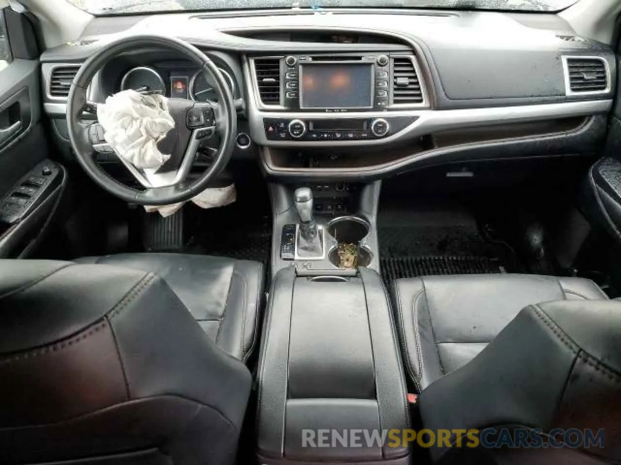 8 Photograph of a damaged car 5TDJZRFH6KS587607 TOYOTA HIGHLANDER 2019