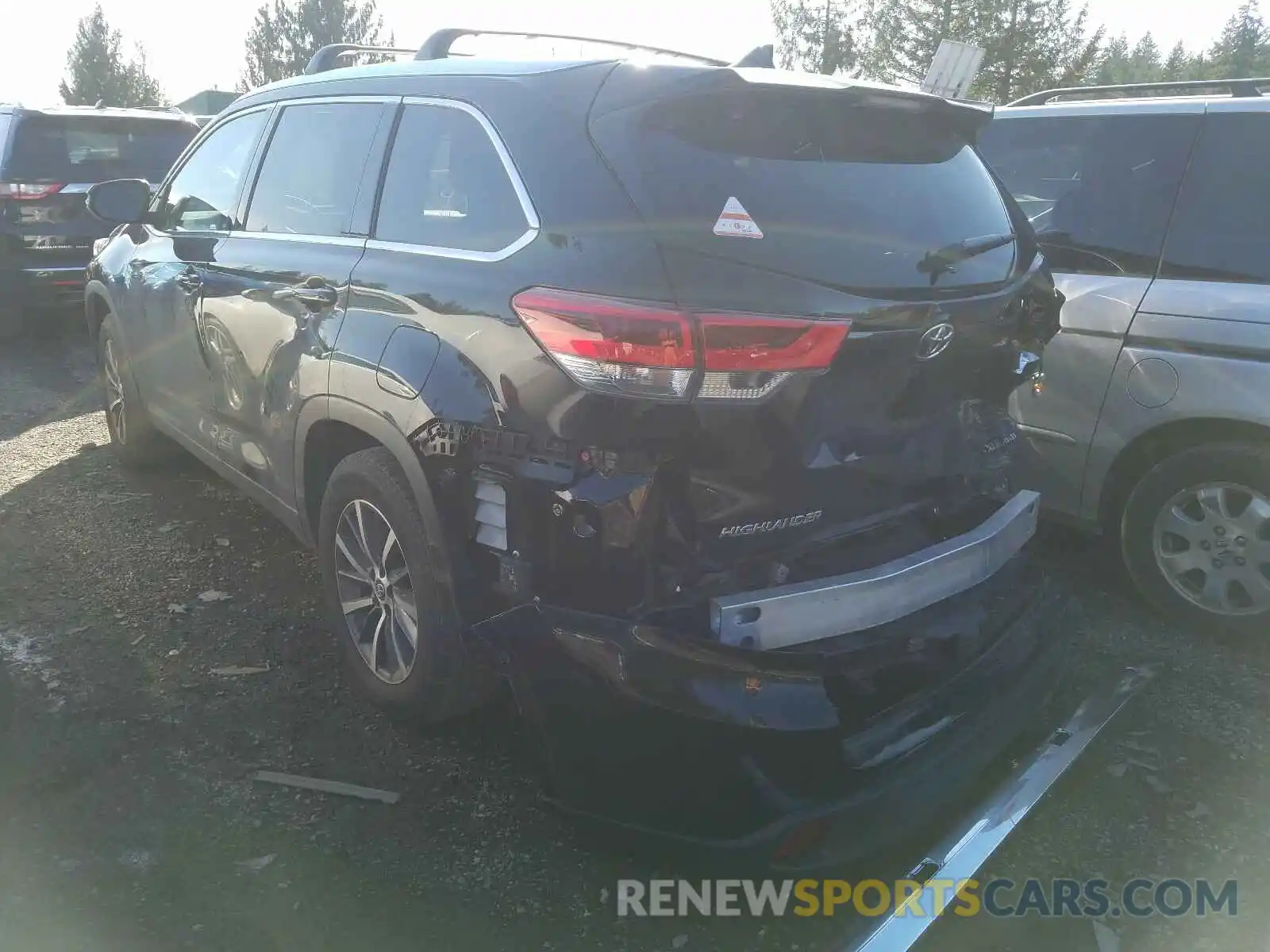 3 Photograph of a damaged car 5TDJZRFH6KS589177 TOYOTA HIGHLANDER 2019