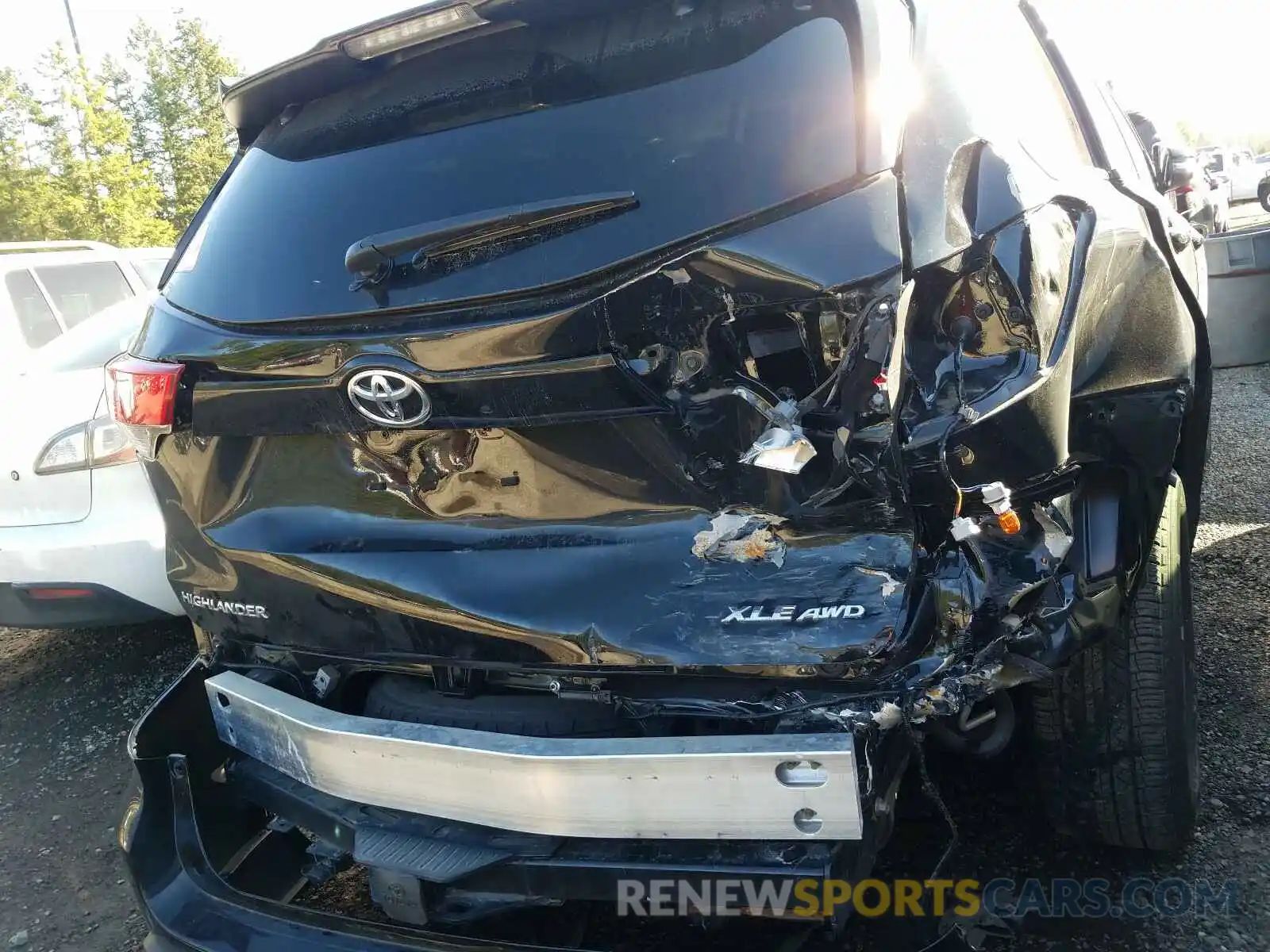 9 Photograph of a damaged car 5TDJZRFH6KS589177 TOYOTA HIGHLANDER 2019