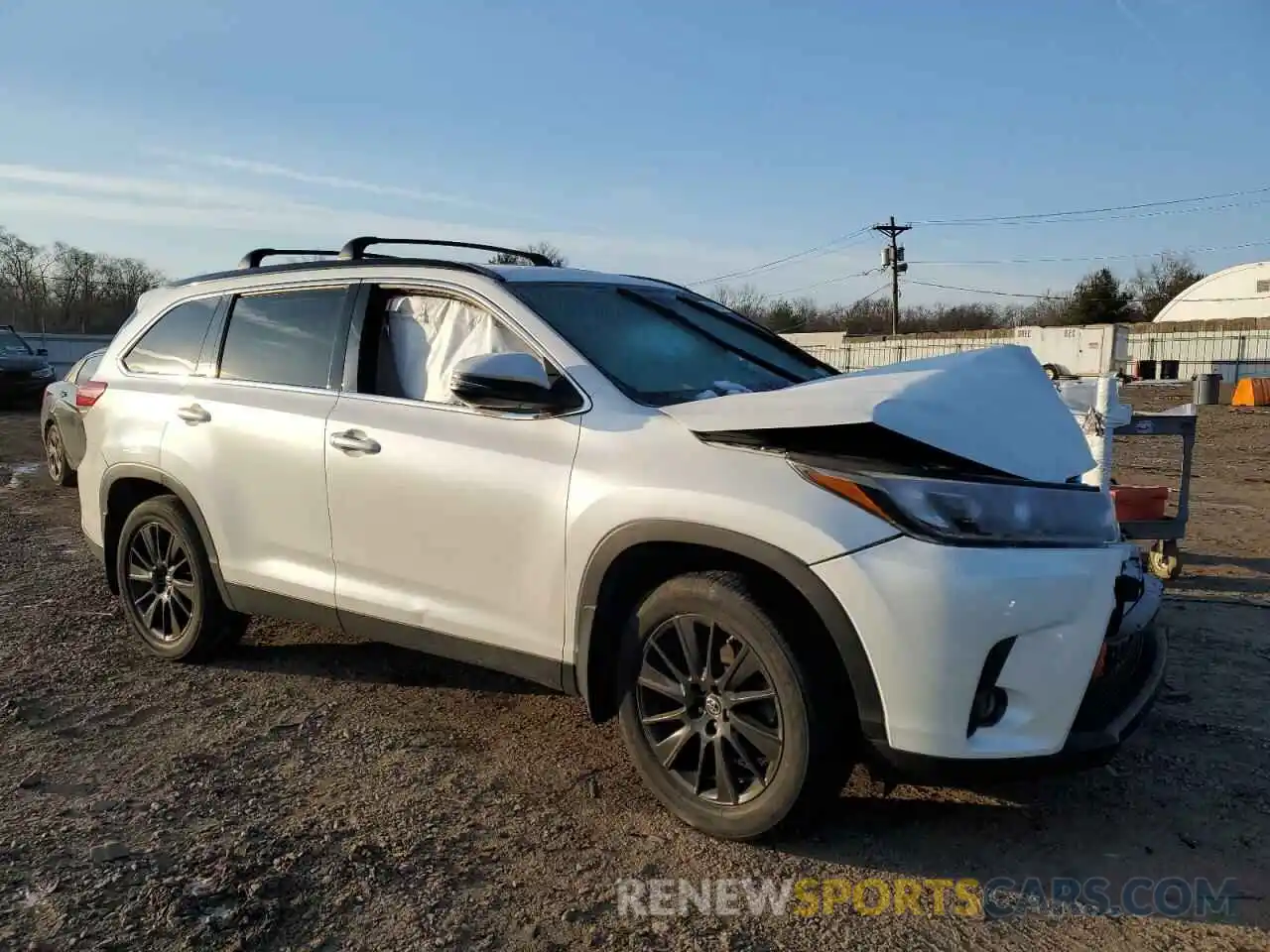 4 Photograph of a damaged car 5TDJZRFH6KS591060 TOYOTA HIGHLANDER 2019