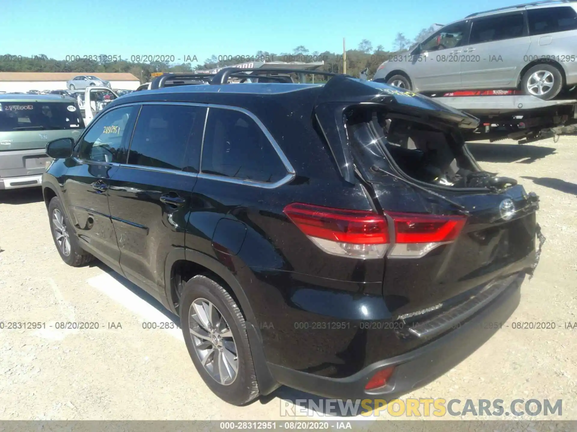 3 Photograph of a damaged car 5TDJZRFH6KS591625 TOYOTA HIGHLANDER 2019