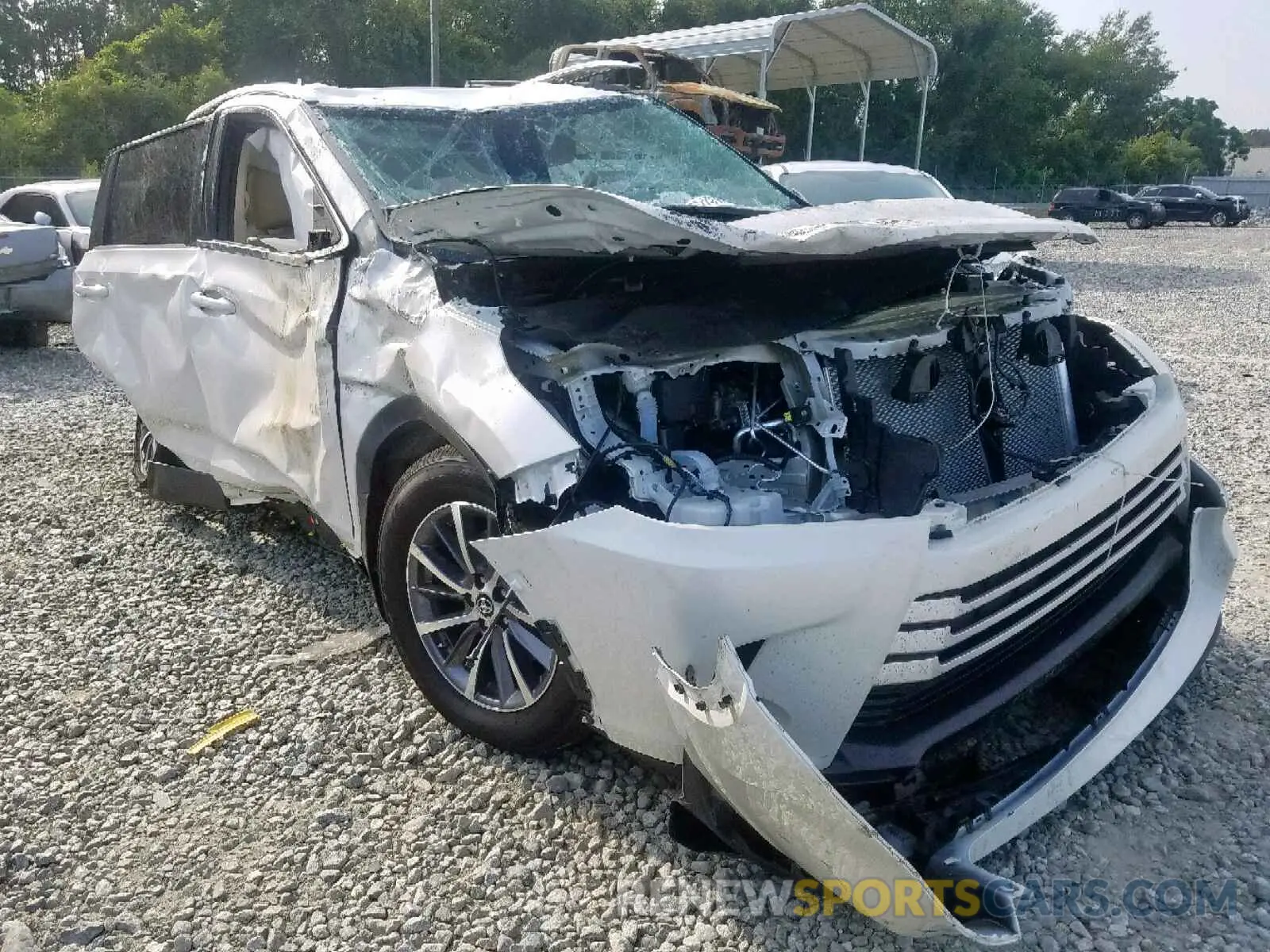 1 Photograph of a damaged car 5TDJZRFH6KS592449 TOYOTA HIGHLANDER 2019