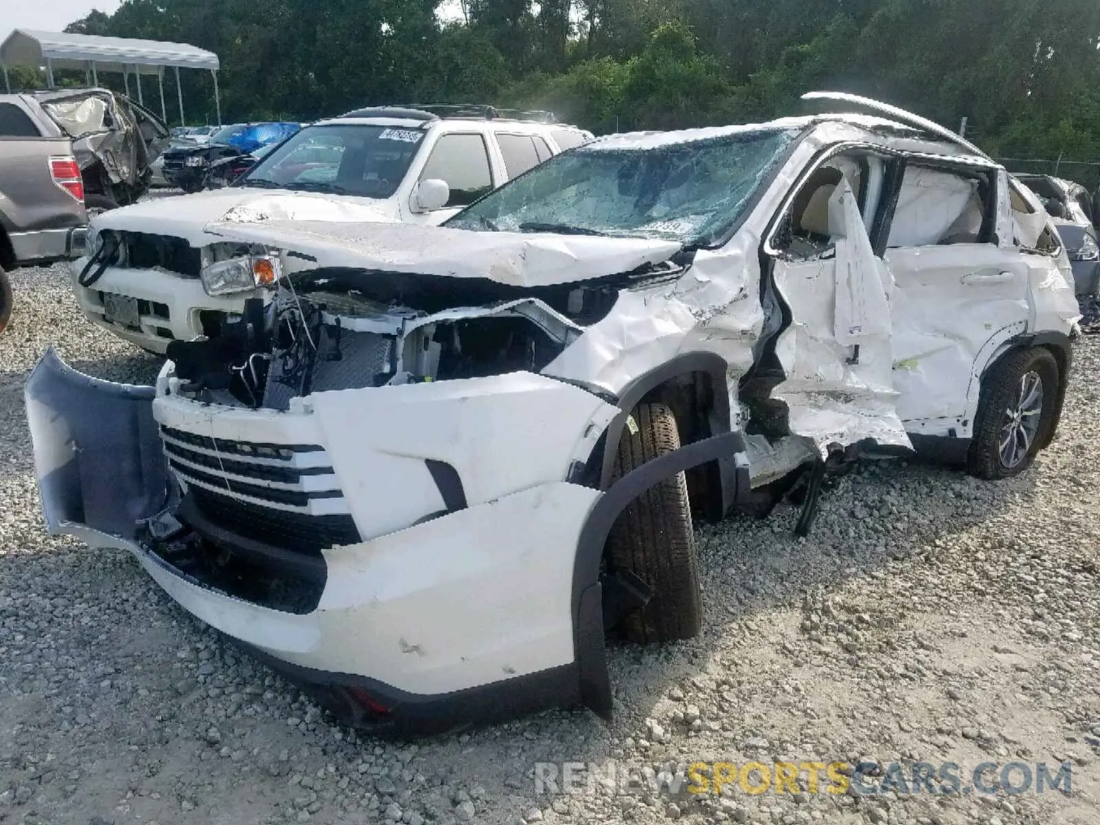 2 Photograph of a damaged car 5TDJZRFH6KS592449 TOYOTA HIGHLANDER 2019