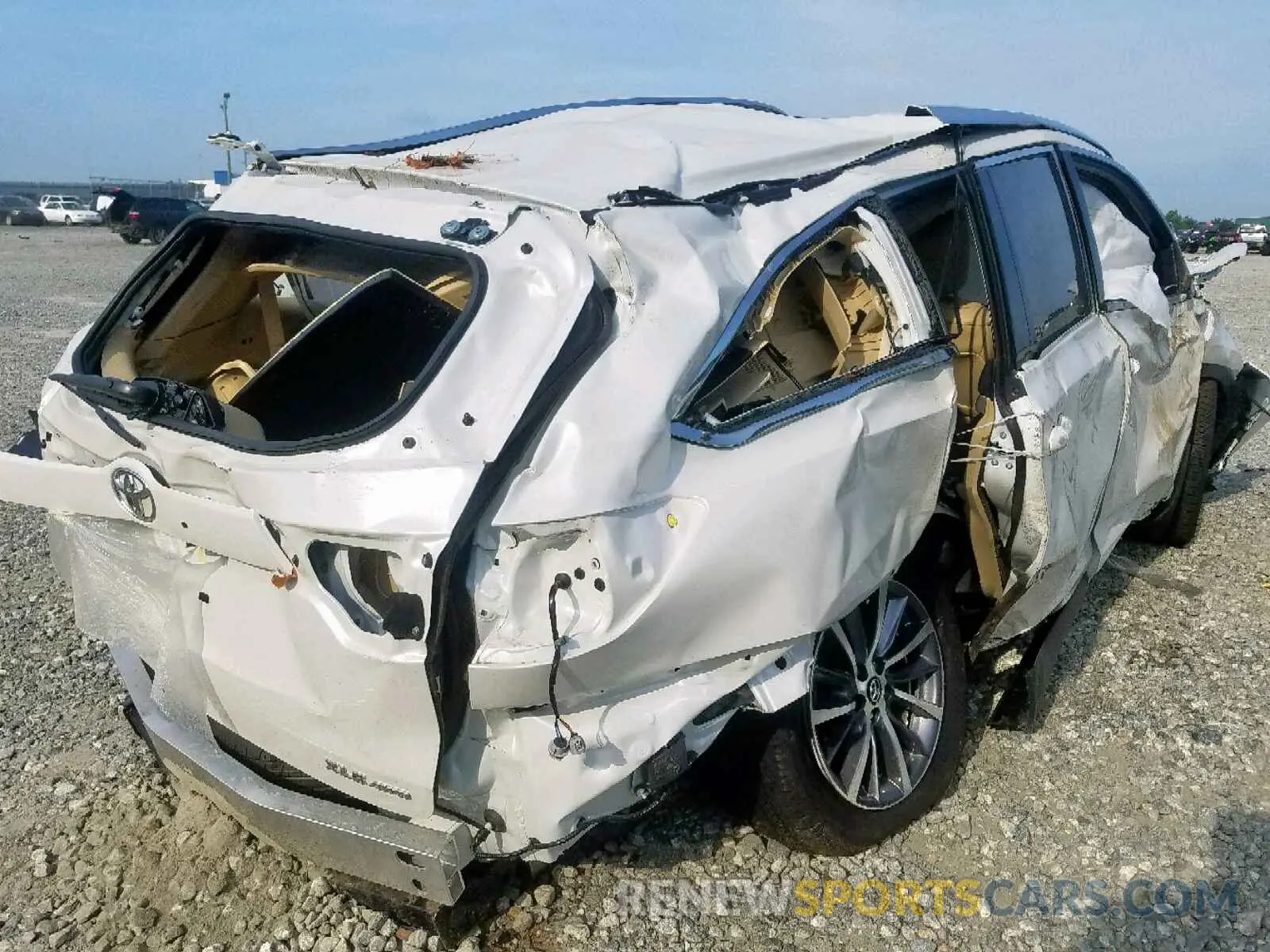 4 Photograph of a damaged car 5TDJZRFH6KS592449 TOYOTA HIGHLANDER 2019