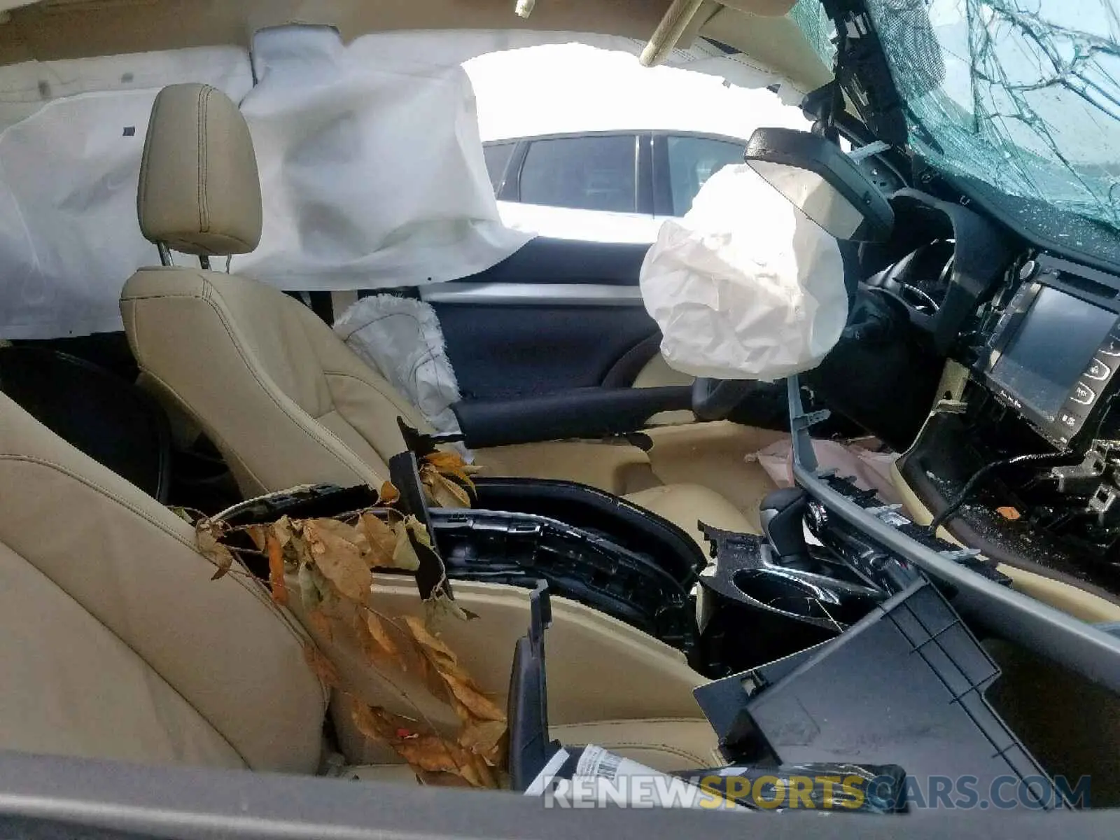 5 Photograph of a damaged car 5TDJZRFH6KS592449 TOYOTA HIGHLANDER 2019