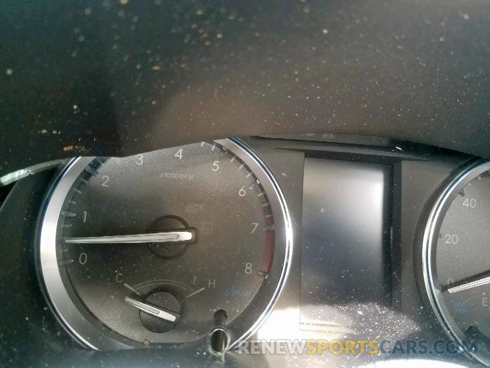 8 Photograph of a damaged car 5TDJZRFH6KS592449 TOYOTA HIGHLANDER 2019