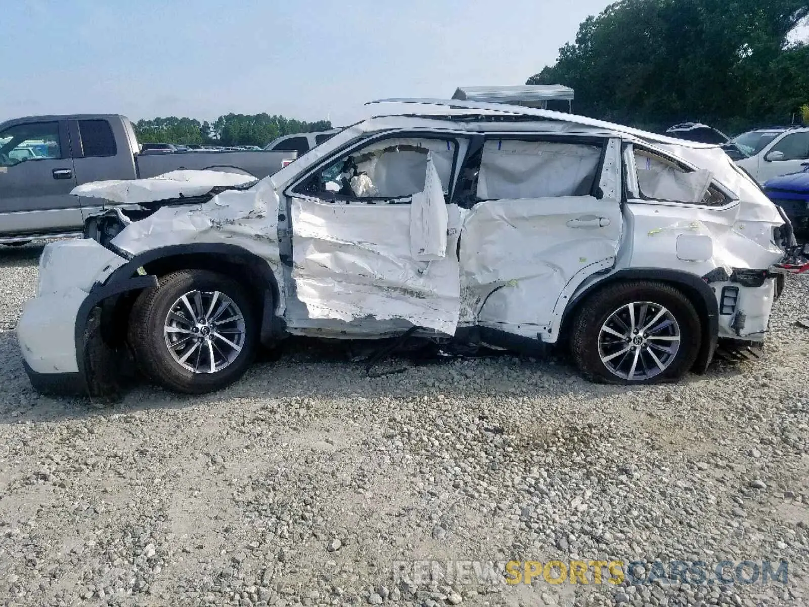 9 Photograph of a damaged car 5TDJZRFH6KS592449 TOYOTA HIGHLANDER 2019
