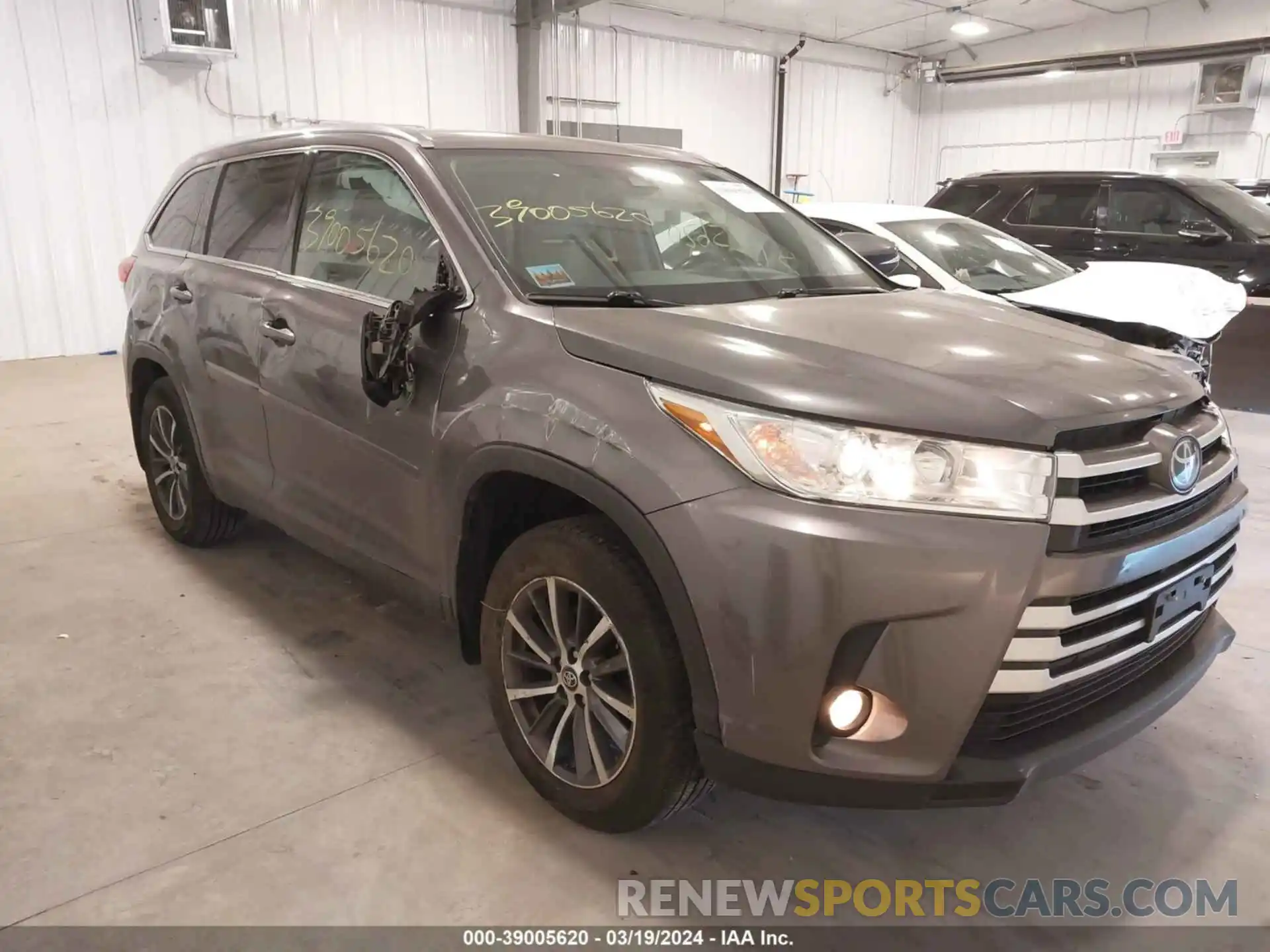 1 Photograph of a damaged car 5TDJZRFH6KS593875 TOYOTA HIGHLANDER 2019