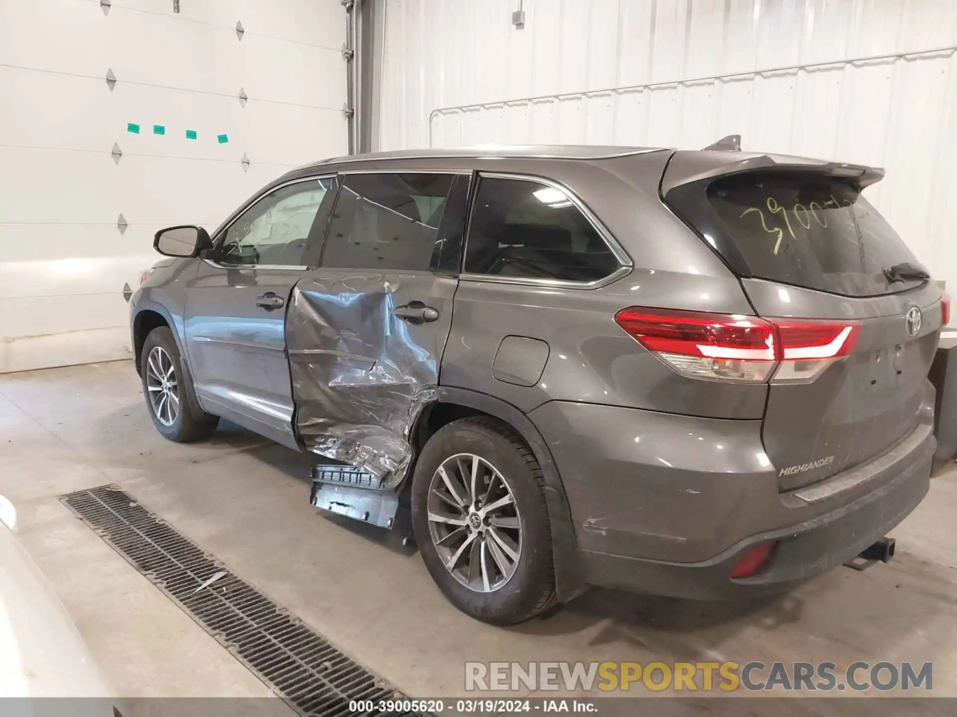 3 Photograph of a damaged car 5TDJZRFH6KS593875 TOYOTA HIGHLANDER 2019