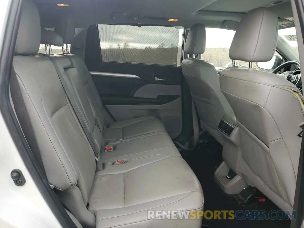 11 Photograph of a damaged car 5TDJZRFH6KS596906 TOYOTA HIGHLANDER 2019