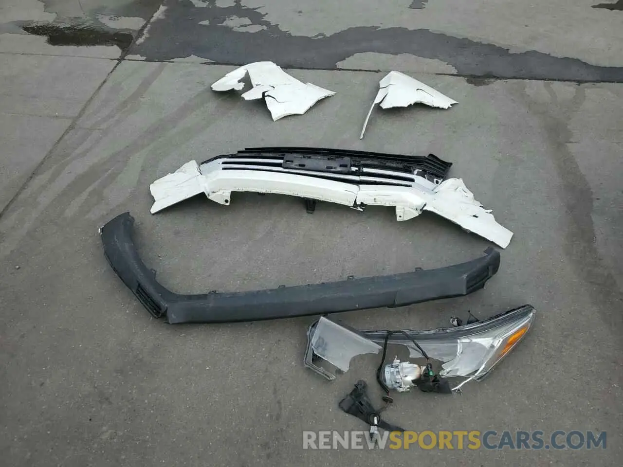 13 Photograph of a damaged car 5TDJZRFH6KS596906 TOYOTA HIGHLANDER 2019