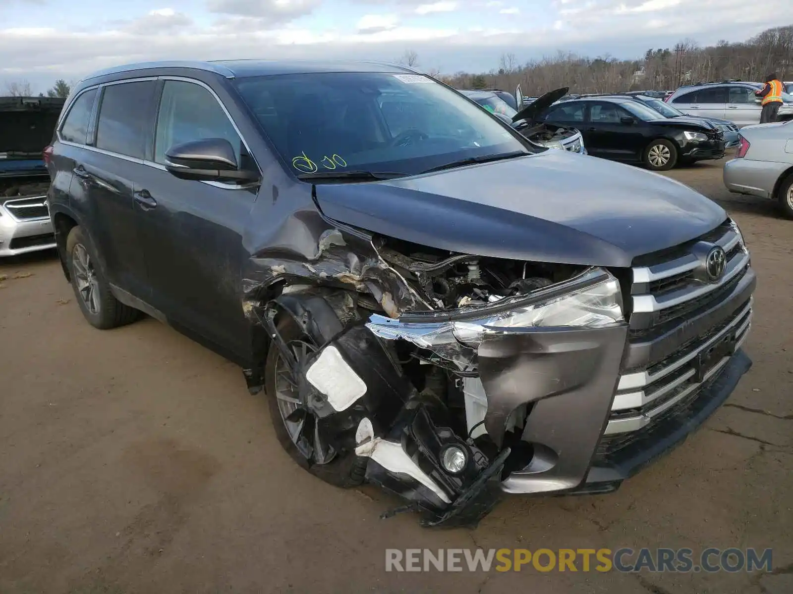 1 Photograph of a damaged car 5TDJZRFH6KS597845 TOYOTA HIGHLANDER 2019