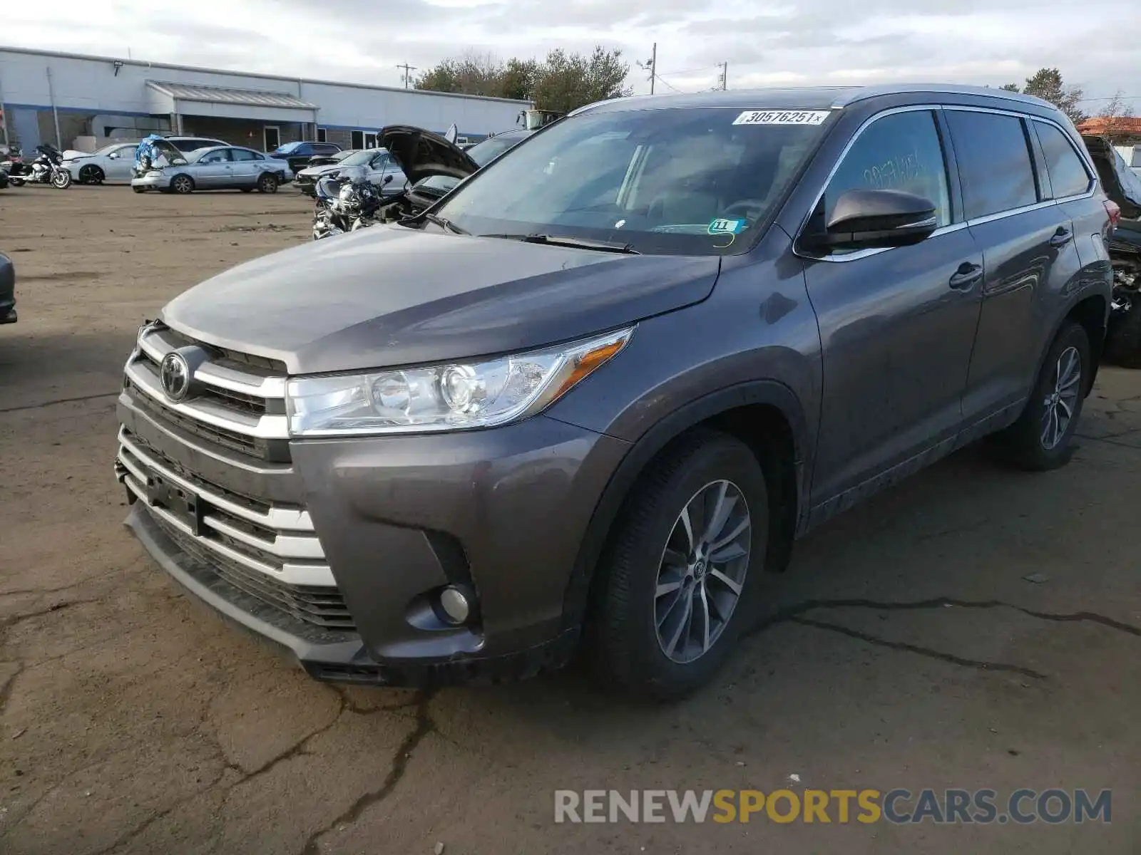 2 Photograph of a damaged car 5TDJZRFH6KS597845 TOYOTA HIGHLANDER 2019