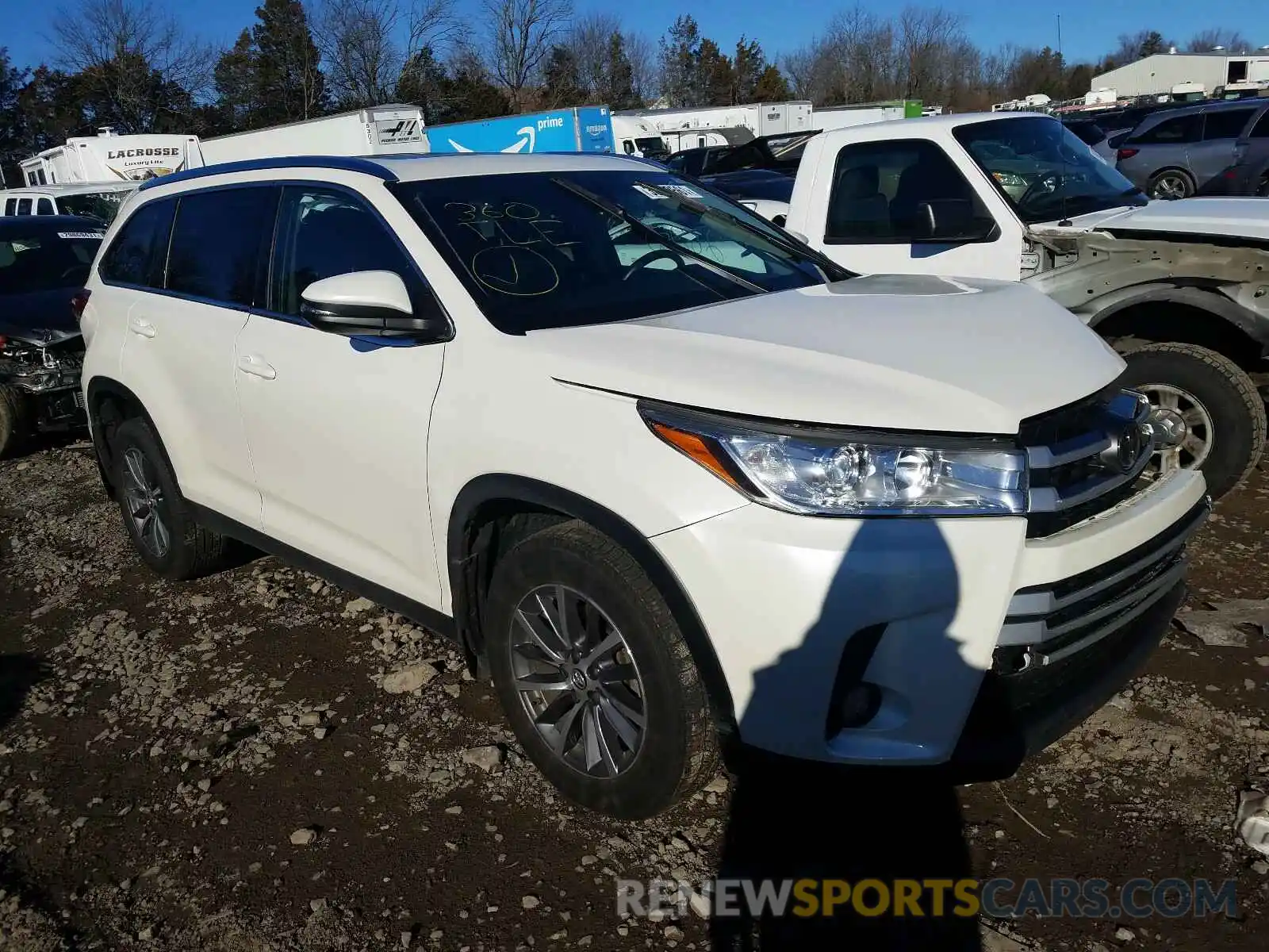 1 Photograph of a damaged car 5TDJZRFH6KS598946 TOYOTA HIGHLANDER 2019