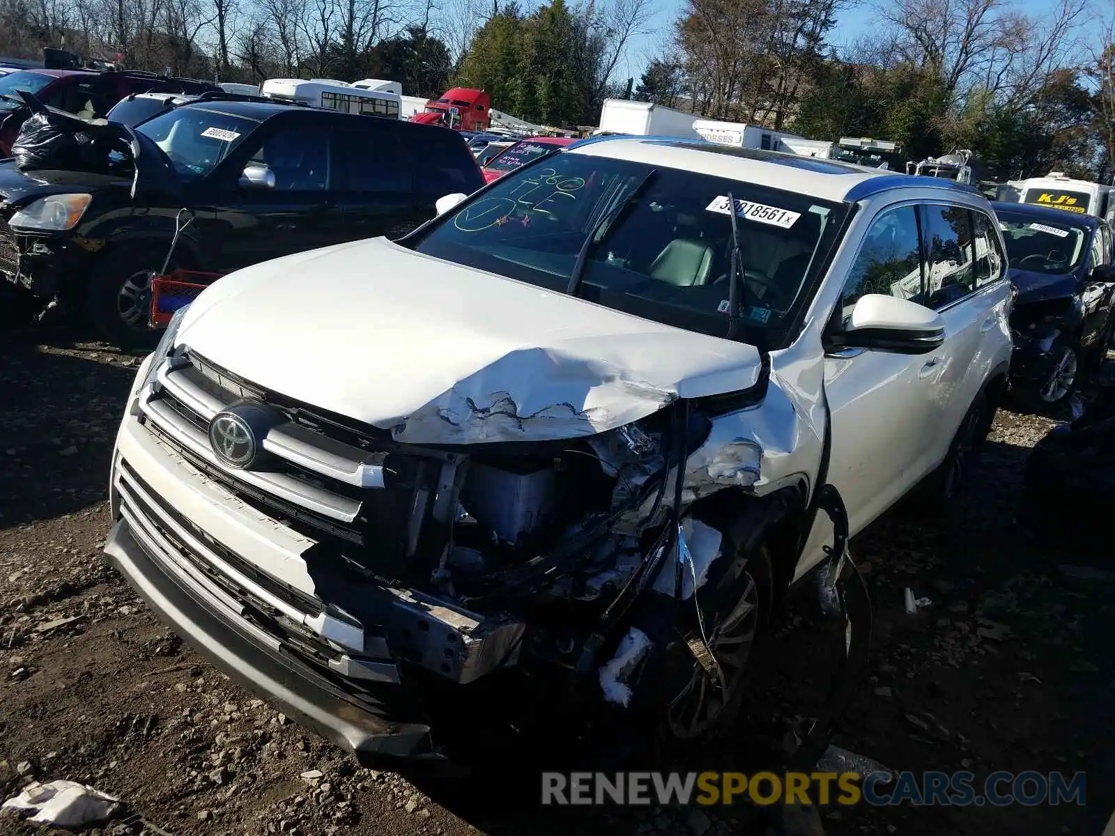 2 Photograph of a damaged car 5TDJZRFH6KS598946 TOYOTA HIGHLANDER 2019